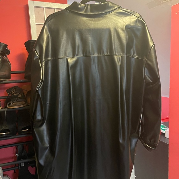 Shein curve pleather - Picture 2 of 2